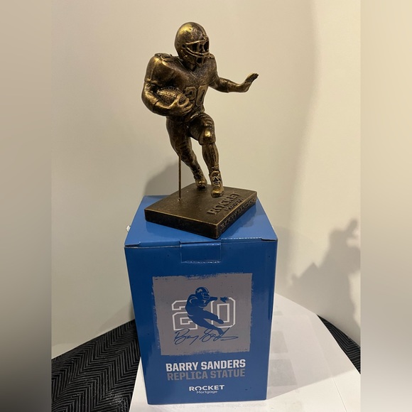 Barry Sanders Replica Statue NFL Football SGA 1-7-24 Detroit Lions - Picture 7 of 15
